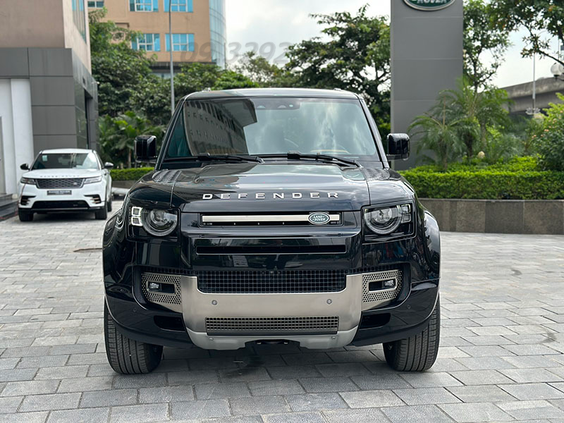 Đầu xe Land Rover Defender 2024 