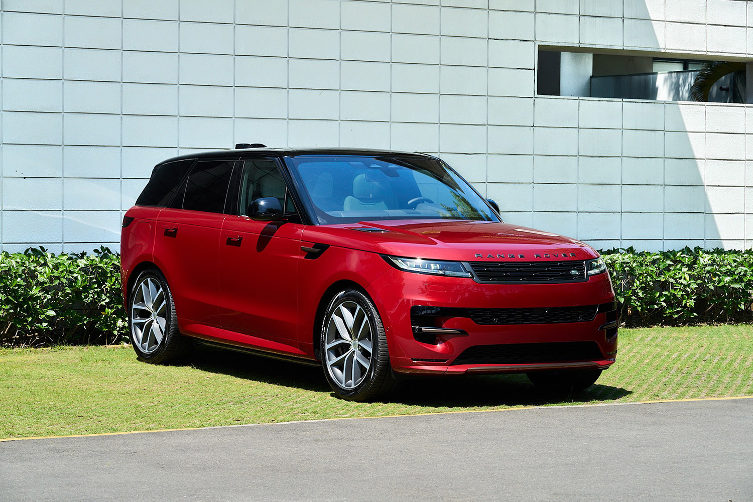 Giá xe Range Rover Sport 2023 - ảnh 1