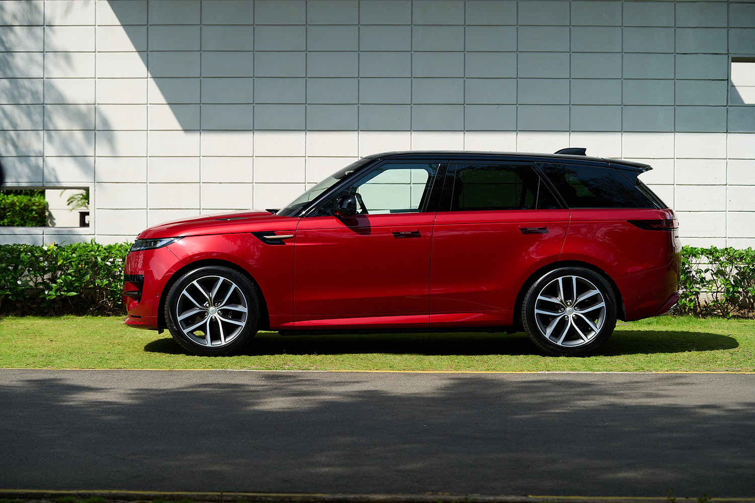 Giá xe Range Rover Sport 2023 - ảnh 2