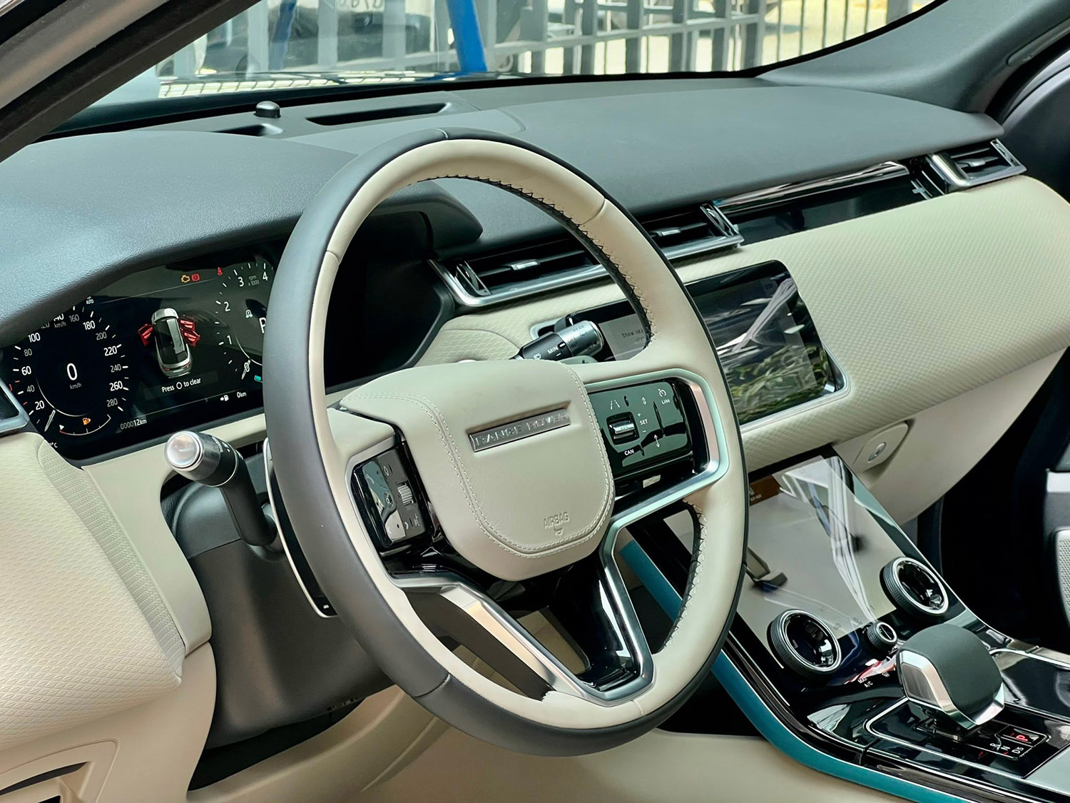 Nội thất xe Range Rover Velar 2023