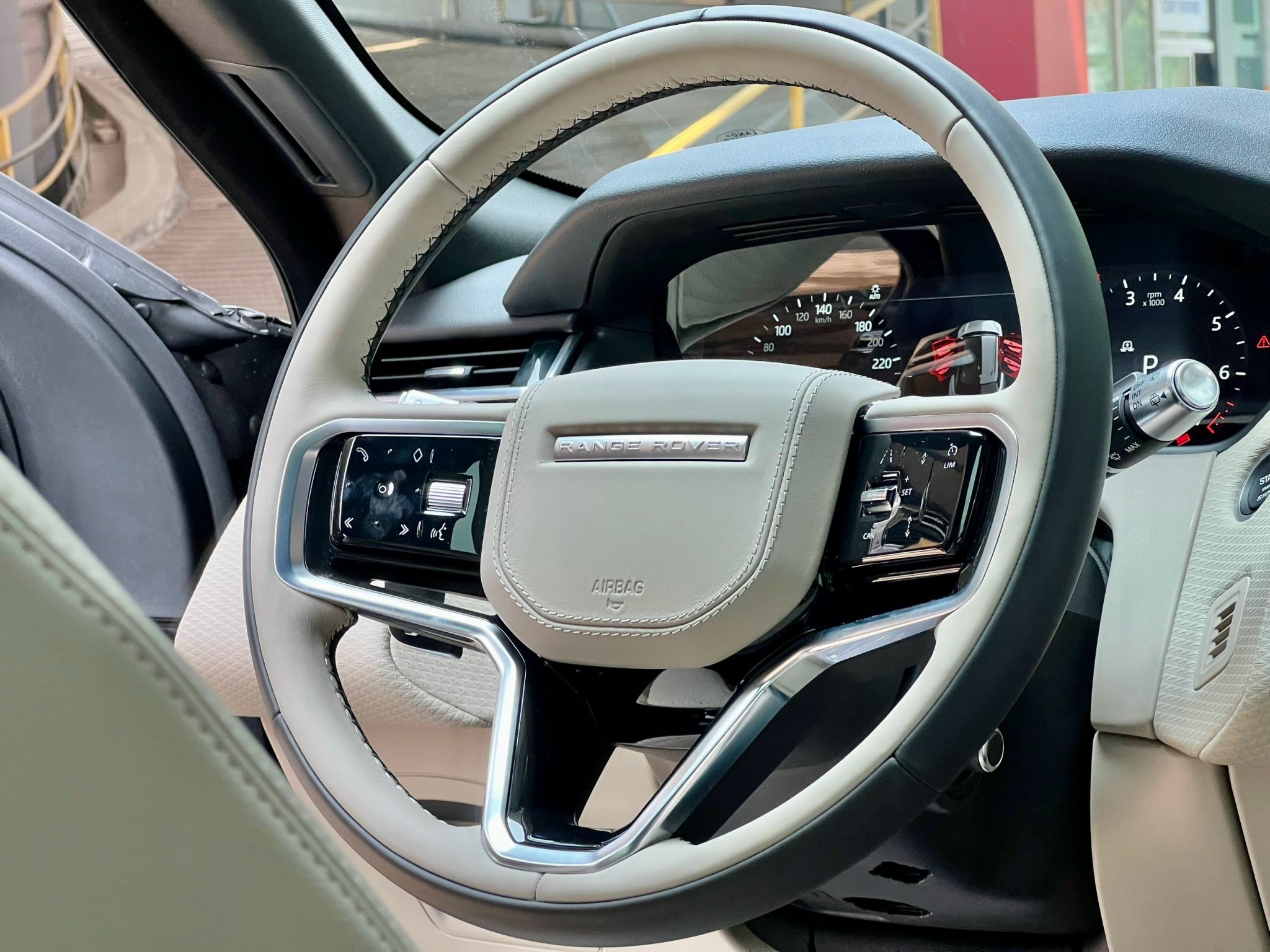 Giá xe Range Rover Velar 2023 