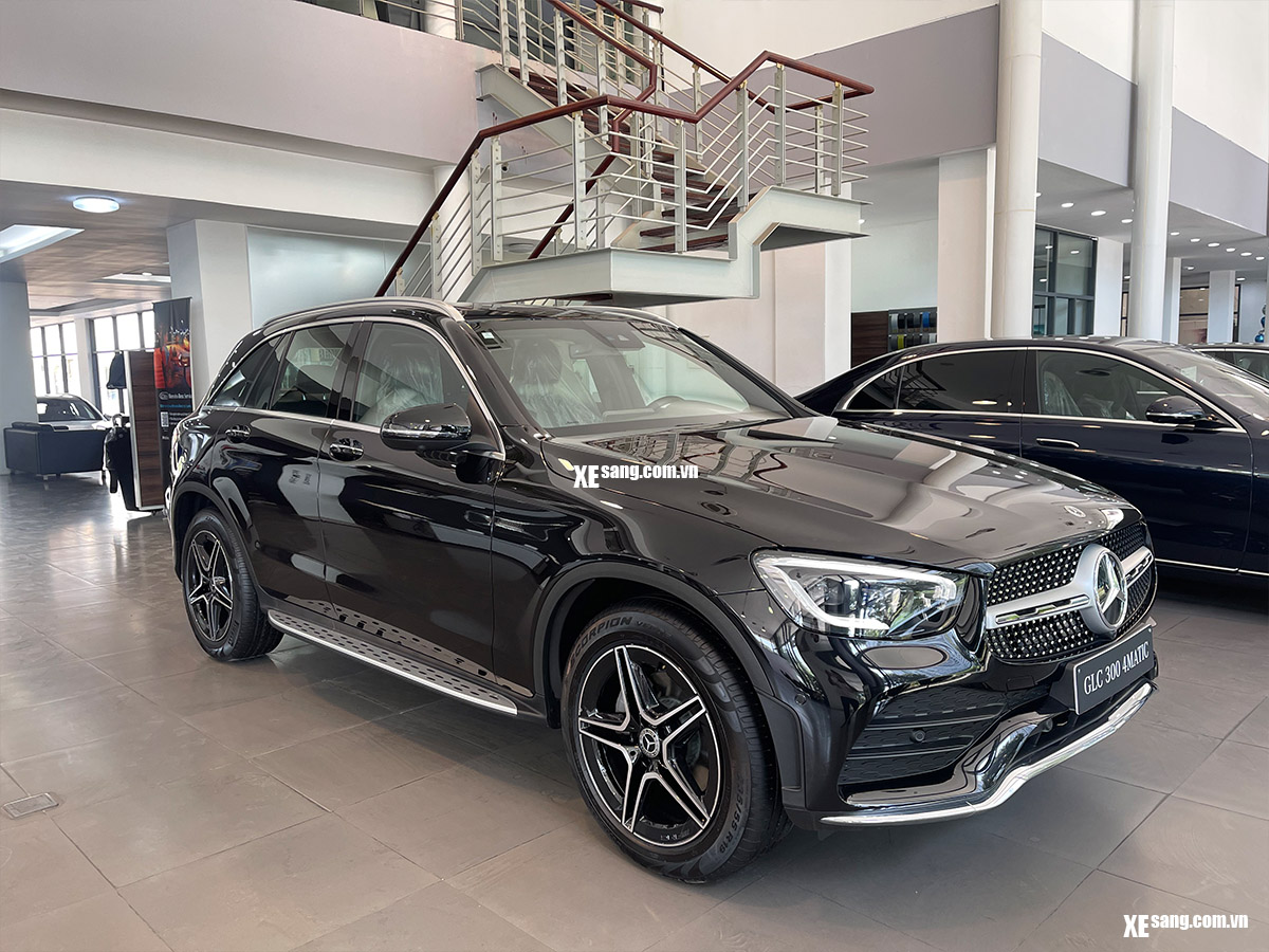 Giá xe Mercedes GLC300 4Matic 2022 giảm giá tới 317 triệu