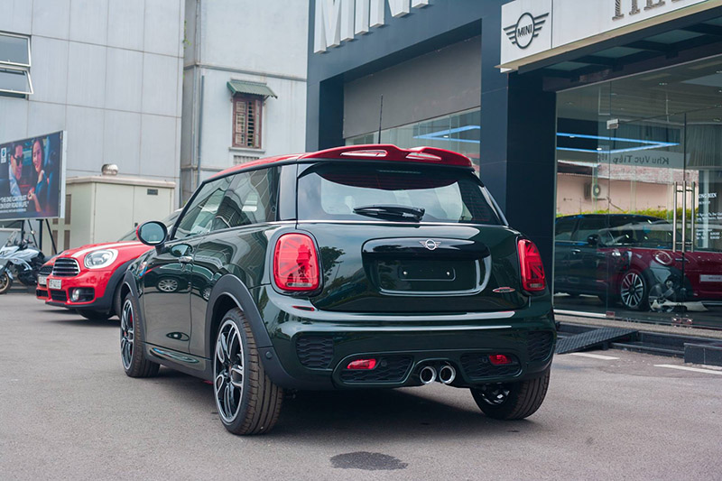 Phần đuôi xe Mini John Cooper Works 3 cửa