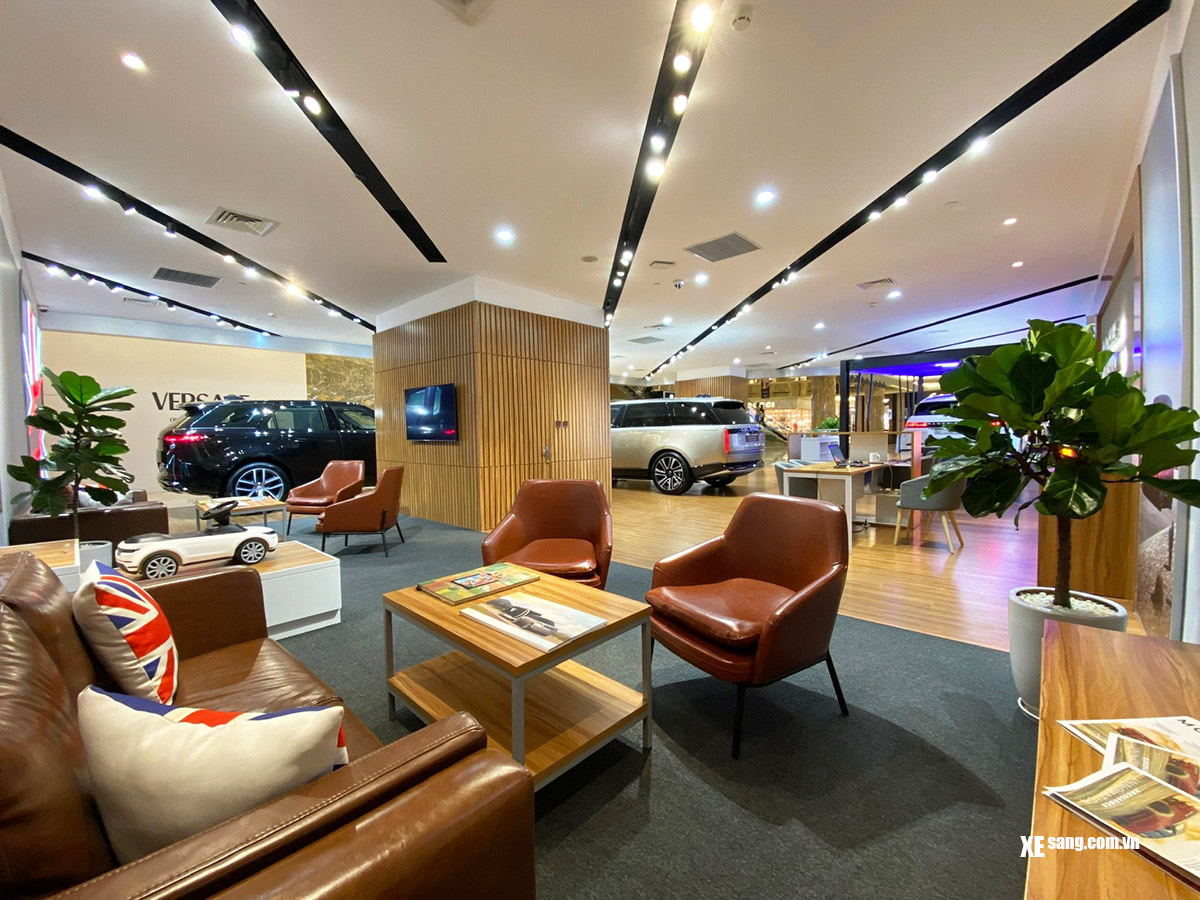 Khu vực tiếp khách tại Land Rover Studio Ha Noi